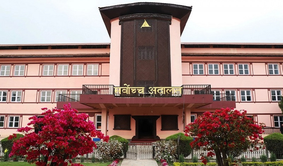 महाप्रसाद अधिकारीविरुद्ध परेको रिटमा कारण देखाउ आदेश जारी