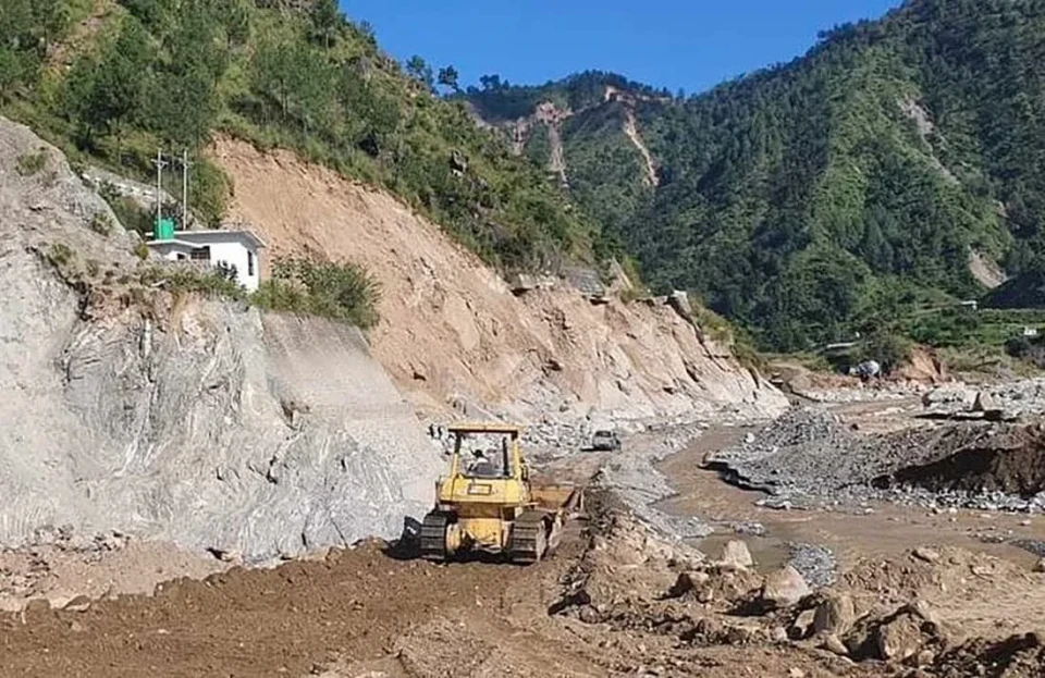 कोशी र बागमतीका मुख्य राजमार्ग प्रभावित, केही पूर्ण बन्द केही आंशिक सञ्चालनमा