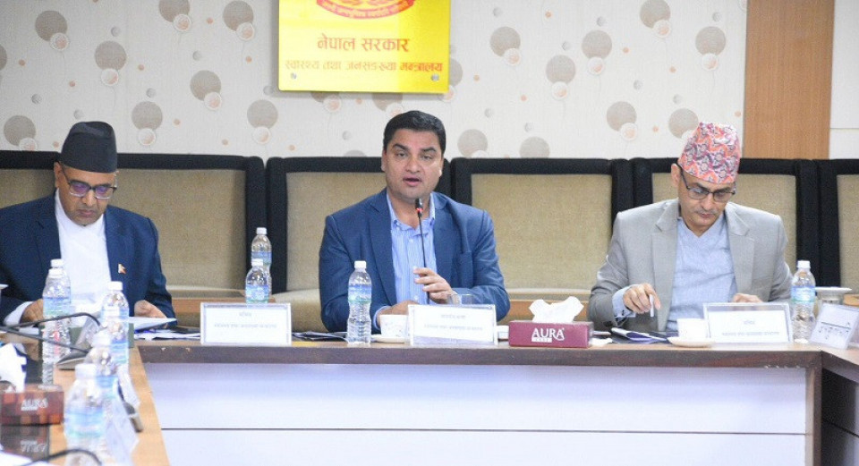 पूँजीगत खर्च बढ्न नसकेकोमा कर्मचारीसँग स्वास्थ्यमन्त्री असन्तुष्ट, ‘समस्या भए ल्याउनुस्, समाधान गर्छु’