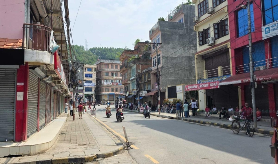 ‘नो पार्किङ’ निर्णयले दमौली बजार तनावग्रस्त, व्यवसायी सडकमा, बजार ठप्प