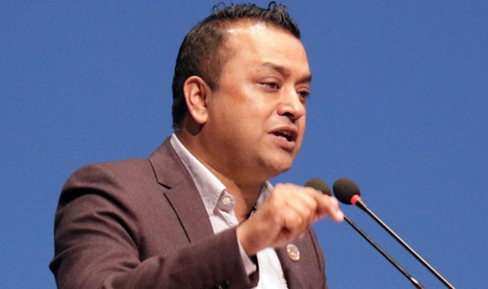 गगन थापाको कटाक्ष– प्रधानमन्त्रीलाई कालो चस्मा लगाउन छुट छ, काला कर्तुत गर्न छैन