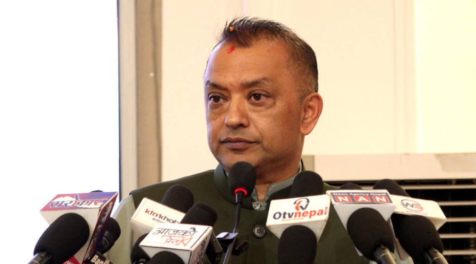 गगनको आरोप– सरकार विधि होइन, वाहवाहीको बाटोमा हिँड्यो