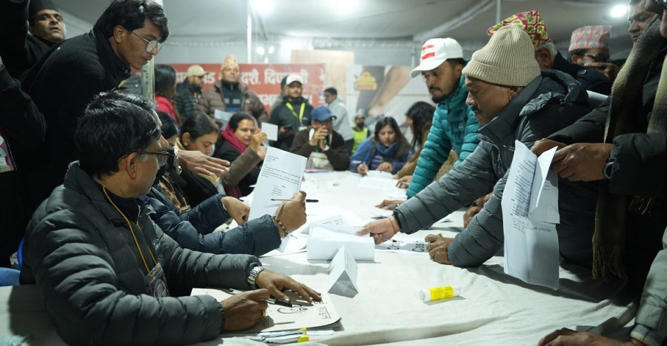नेपाली कांग्रेस फूटको संघारमा: देउवाको आग्रह बेवास्ता गर्दै थापा-शर्मा अघि बढे