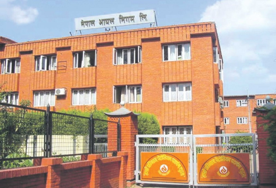 पेट्रोल लिटरमै ७६ र डिजेल १४३ रुपैयाँले महँगिएपछि निगम दबाबमा, फेरि बढ्यो मूल्य