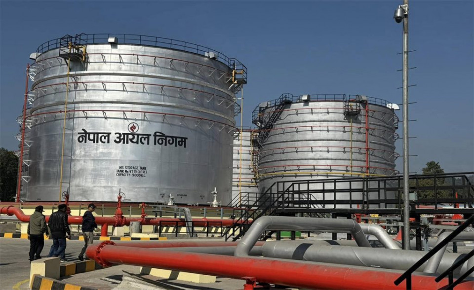 कर छुटको फाइदा जनतालाई नपुग्दै उल्टै मूल्य वृद्धि: आयल निगमको निर्णयले इन्धन इतिहासकै महँगो