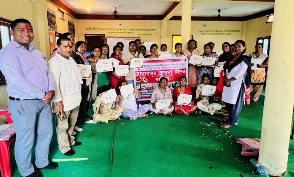 एनआईसी एशिया लघुवित्तको शमसेरगञ्ज शाखाद्वारा कुखुरा पालन तालिम प्रदान