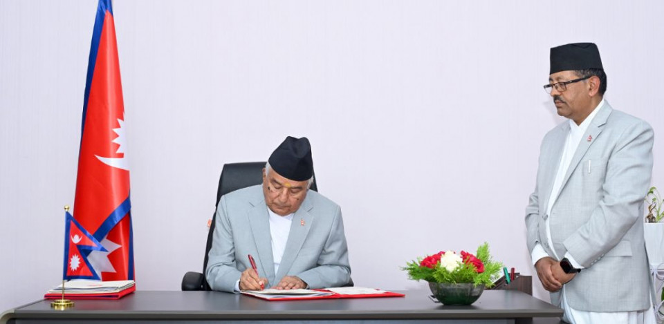 राष्ट्रपतिको ‘रेड लाइन’ पार गर्न खोज्दा सरकार अप्ठ्यारोमा !