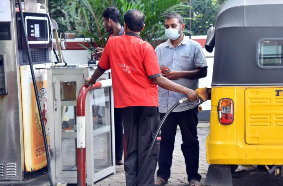 इन्धन बचाउन श्रीलंकाले गर्यो सार्वजनिक विदाको घोषणा