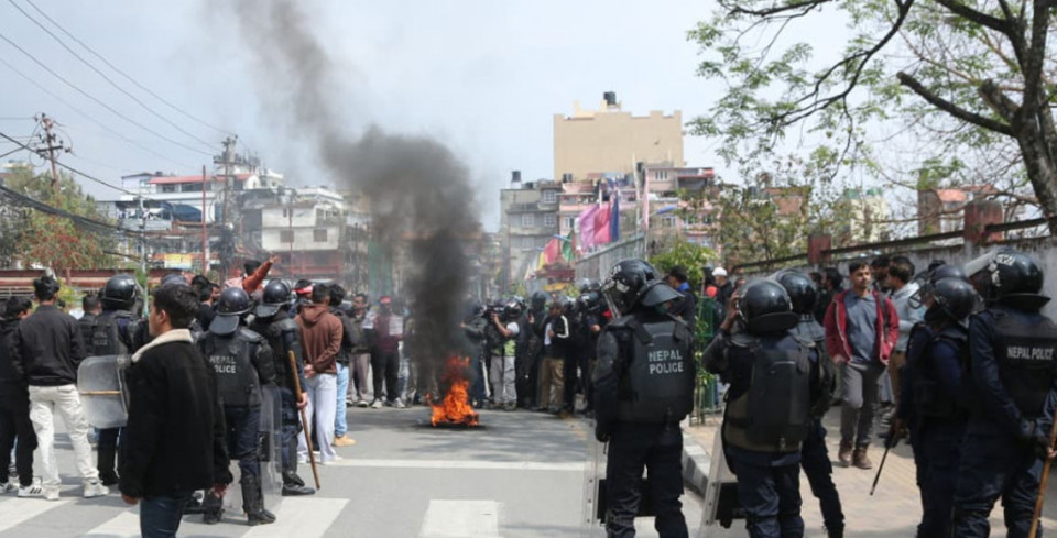 काठमाडौं बबरमहल क्षेत्रमा झडप, एमाले प्रदर्शनले माइतीघरमा पनि तनाव