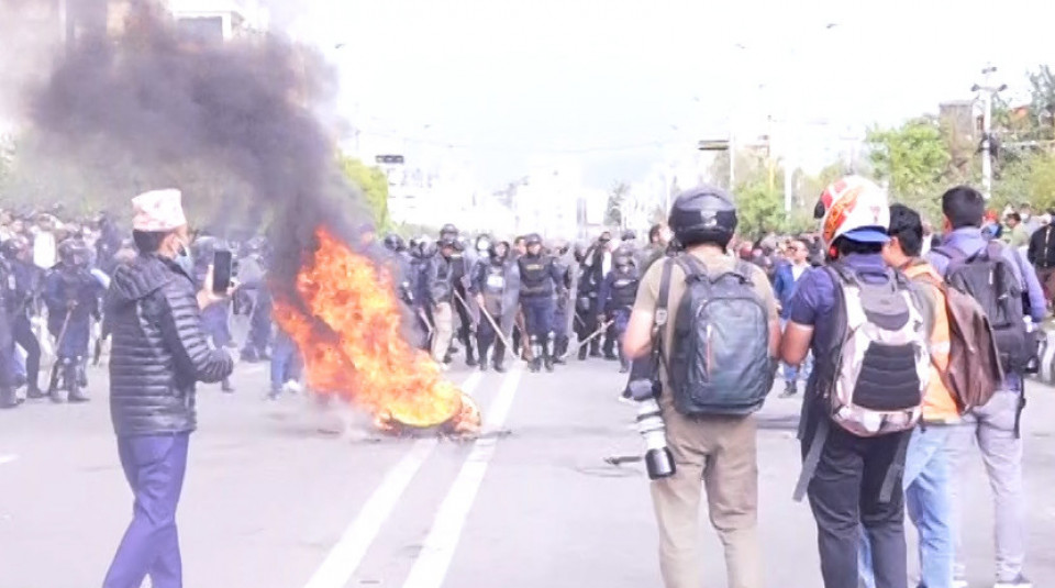 ओली पक्राउविरुद्धको एमाले प्रदर्शनमा फरार अभियुक्तको संलग्नता भेटियो !