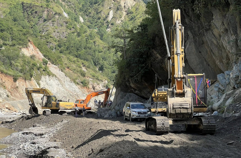 रोशीमा बाढी आएपछि बीपी राजमार्ग ठप्प, वैकल्पिक बाटो प्रयोग गर्न आग्रह