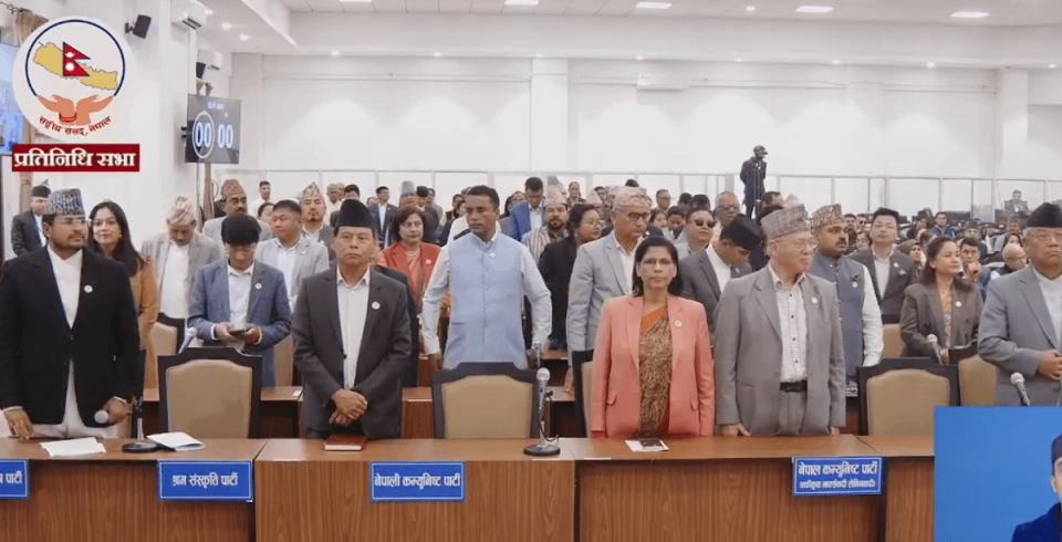 १५ मिनेटपछि शुरु भएको बैठकमा पुनः विपक्षीको अवरोध, प्रधानमन्त्रीको अभिव्यक्तिमा विपक्षी अडान कायमै
