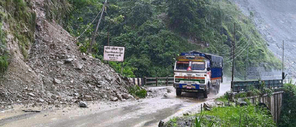 चितवनबाट सवारी भित्रिने र बाहिरिने समय बढाईयो