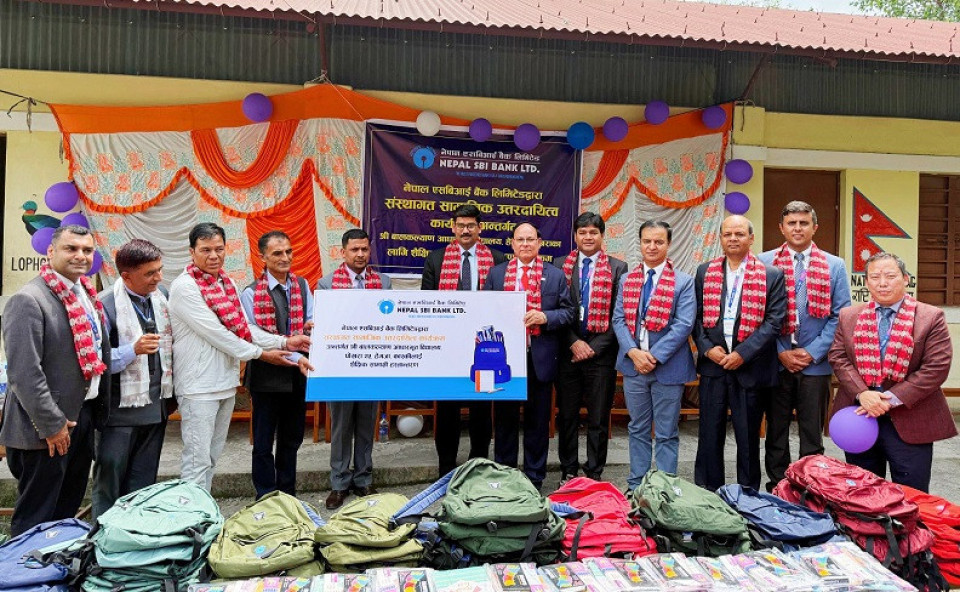 नेपाल एसबिआई बैंकद्वारा स्कुल ब्याग तथा शैक्षिक सामाग्री वितरण