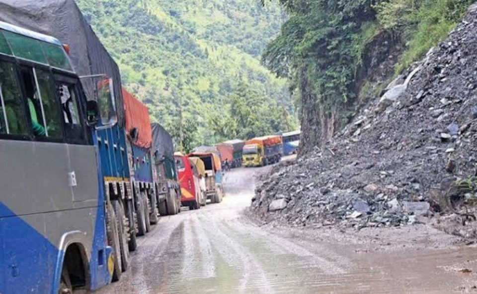 पहिरो पन्छाएसँगै मुग्लिन नारायणगढ सडक सञ्चालनमा