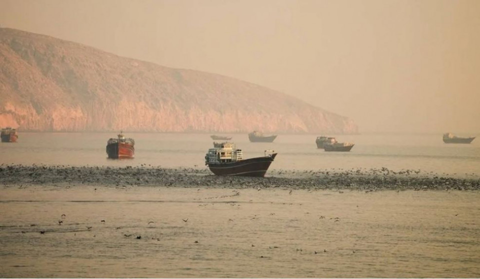 विश्व तेल आपूर्तिमाथि संकटको बादल, इरानले हर्मुज जलमार्ग बन्द गरेको घोषणा