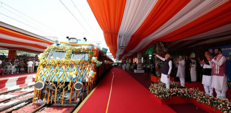 भारतको रेल सेवामा हरित फड्को, पहिलो हाइड्रोजन ट्रेन सञ्चालनमा