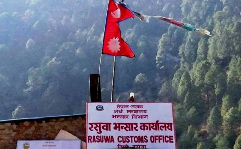 रसुवामा ३ करोडभन्दा बढीका अवैध सामग्री बरामद