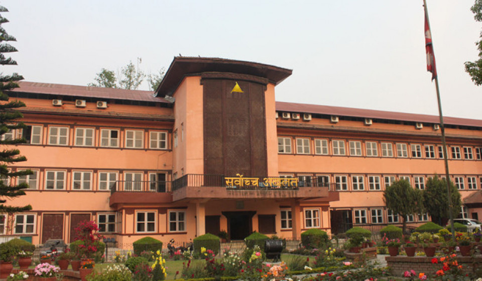 सरकारलाई सर्वोच्चको अर्को झट्का, निजी सञ्चारमाध्यमलाई विज्ञापन नदिने निर्णय खारेज