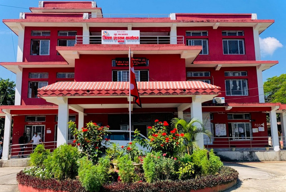 झापामा मतदातासँग ‘कसलाई भोट दिनुहुन्छ ?’ भनेर प्रश्न सोध्न रोक