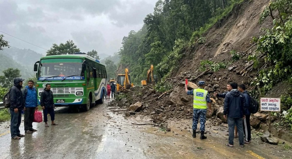 लगातारको वर्षाले गण्डकीका चार सडक अवरुद्ध