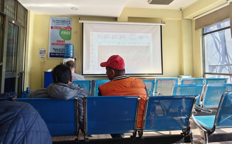 ग्राउण्ड जिरो: लगानीकर्तामा मौद्रिक नीतिको चर्चा, भन्छन्, ‘अब बैंक र इन्स्योरेन्स बढ्छ’