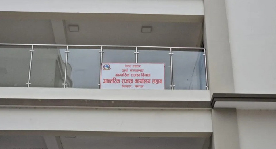 लहानका कर अधिकृत ५ लाख घुससहित रंगेहात पक्राउ