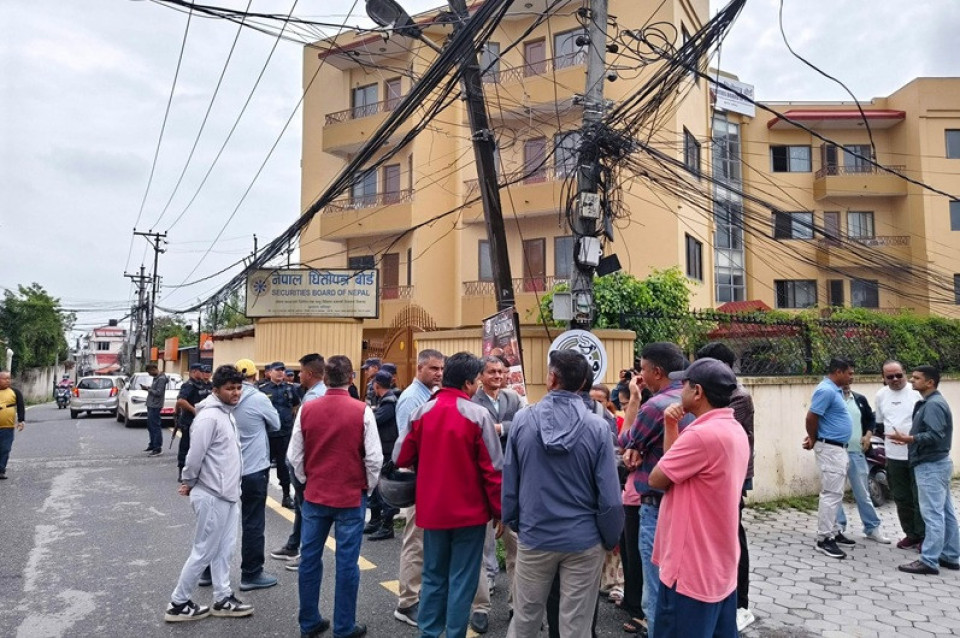 साउन १ गतेदेखि पूँजी बजारको नीतिगत सुधार गर्न नेपाल सेयरधनी संघ आग्रह, सम्पत्ति गुम्न नरोकिए सशक्त आन्दोलन गर्ने चेतावनी