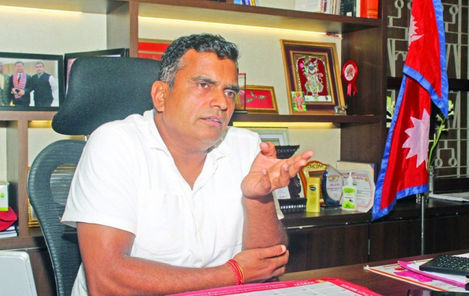 उद्योगी मुन्दडाको घरमा प्रहरीले मार्यो छापा