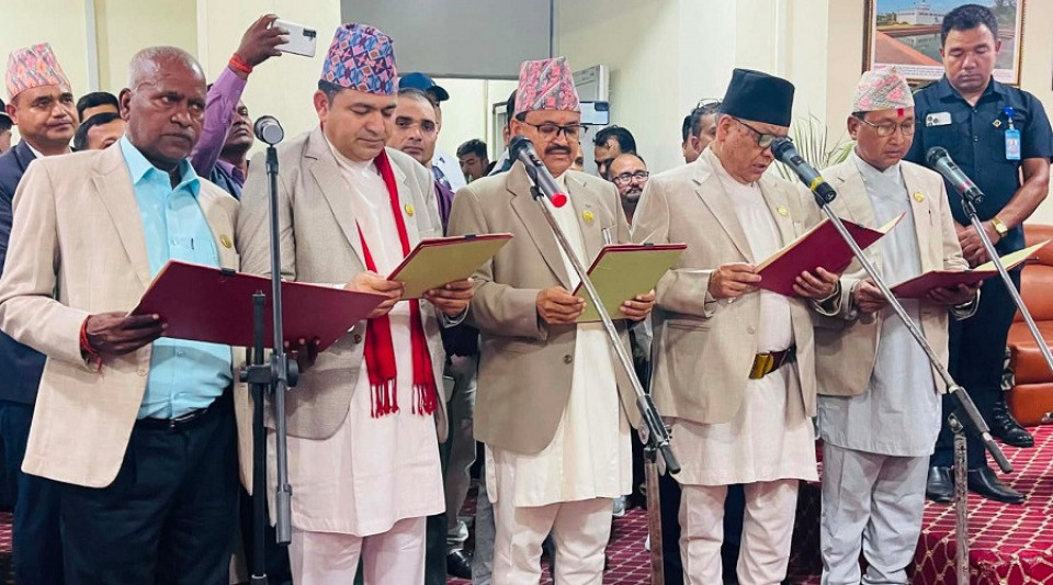 लुम्बिनी मन्त्रिपरिषद् पुनर्गठनपछि नयाँ सत्ता समीकरण, पाँच मन्त्रीले लिए शपथ