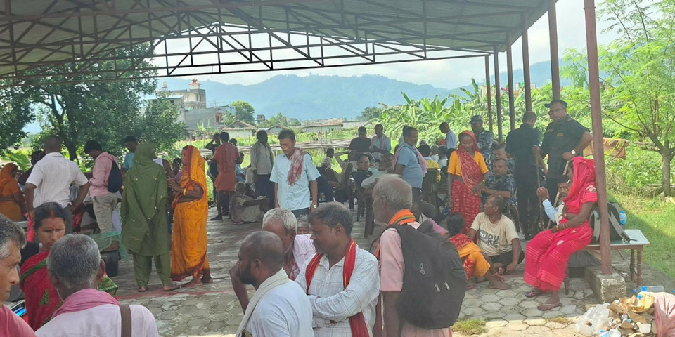 प्रहरी वार्तास्थल पुग्यो, गृहमन्त्री बेपत्ता: निजगढमा दिनभर कुरे मिटरब्याज पीडित