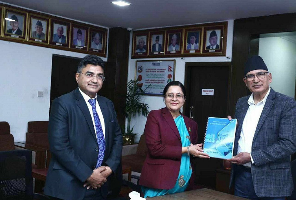 राष्ट्र बैंकद्वारा पूर्व बजेटकालीन समीक्षा प्रतिवेदन अर्थ मन्त्रालयमा पेश