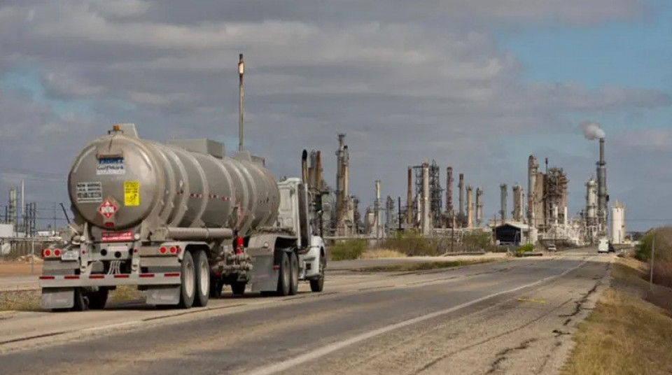 मध्यपूर्व तनावपछि विश्व बजारमा कच्चा तेलको मूल्यमा उछाल