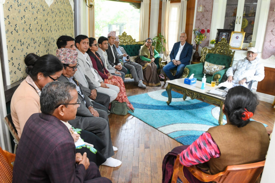 सुदूरपश्चिम एमाले सांसदसँग अध्यक्ष ओलीको छलफल, संसदीय दल नेतृत्व परिवर्तनबारे बहस