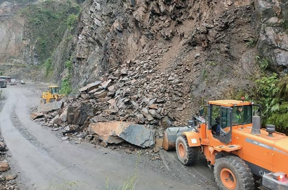देशभर वर्षाजन्य विपद्का कारण ७ सडकखण्ड पूर्ण अवरुद्ध, ४ स्थानमा एकतर्फी सञ्चालन