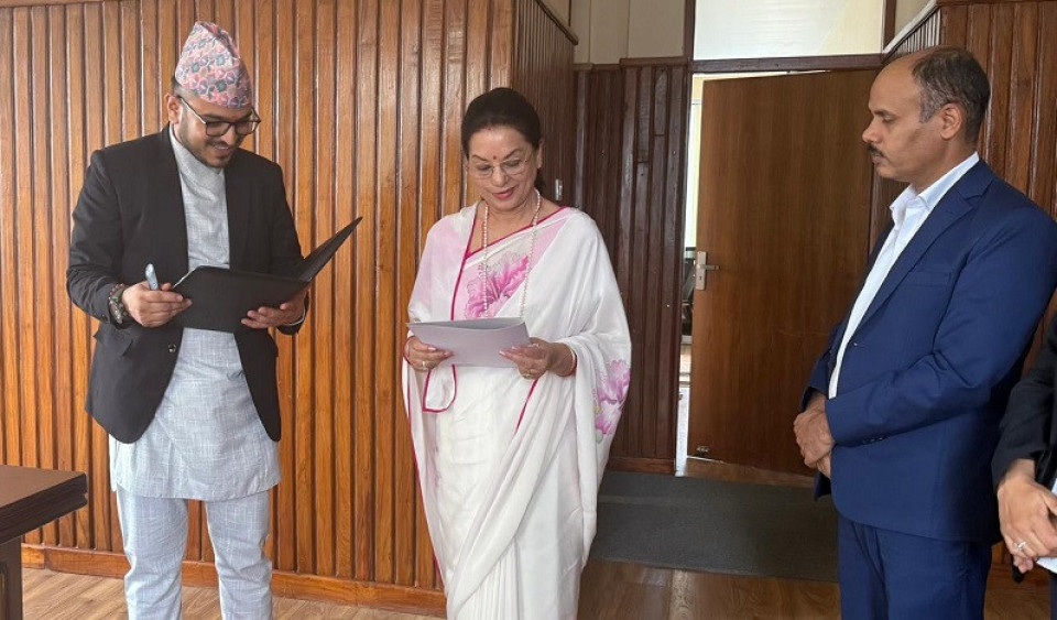 नेशनल लाईफ इन्स्योरेन्सकी अध्यक्ष सिहंद्वारा पद तथा गोपनियताको शपथ ग्रहण