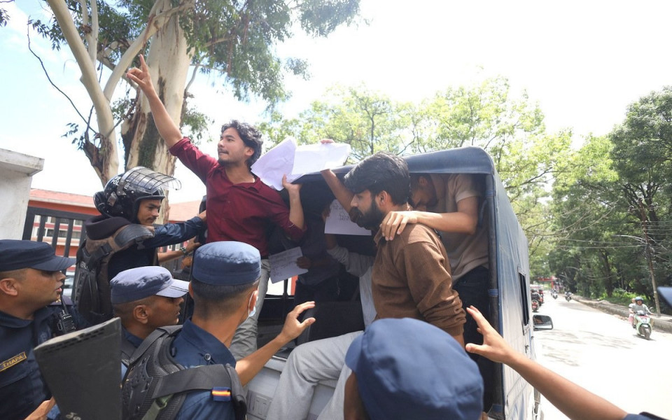 टीयू परिसरबाट पक्राउ परेका विद्यार्थी नेता तत्काल रिहा गर्न नेविसंघको माग
