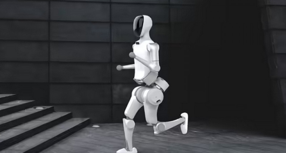 अब आईफोनको मूल्यमै रोबोट किन्न सकिने : चिनियाँ कम्पनीले मच्चायो हलचल, पहिलो घण्टामै बिक्यो १०० थान