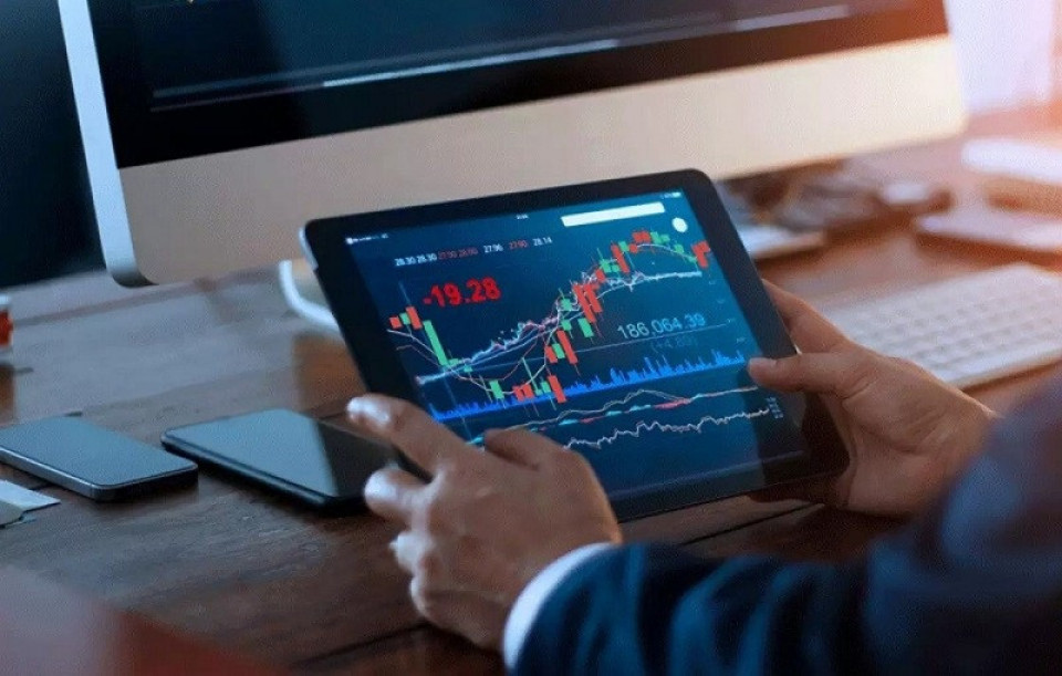 लगानीकर्ताको मनोबल खस्किदा ५ महिनामा सेयर कारोबार ३९.२१% ले घट्यो, सर्वाधिक फाइनान्स र निर्जीवन बीमा समूहको