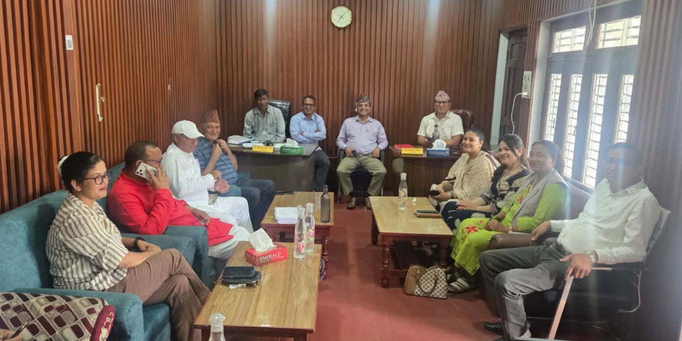 सुदूरपश्चिममा नेकपा संसदीय दलको बैठक जारी, मुख्यमन्त्रीमा दाबी गर्ने तयारी