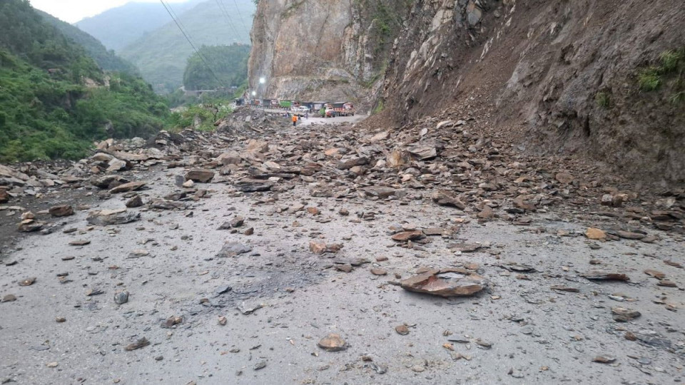 तुइन खोलाको सुक्खा पहिरो हटेपछि सडक खुल्यो