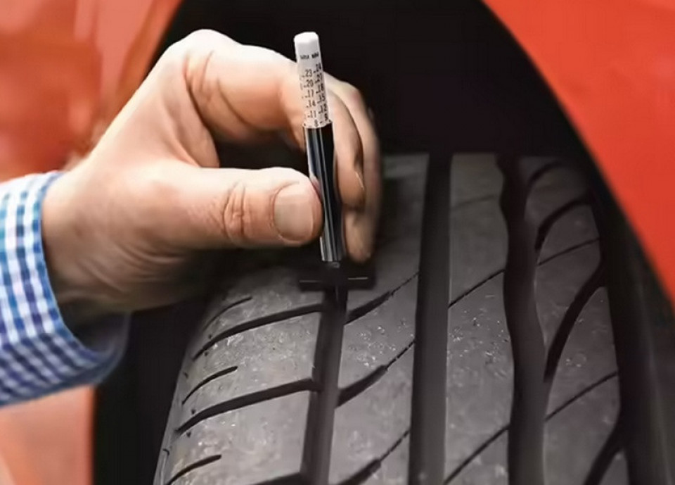 गाडीको टायरको रङ्ग किन कालो हुन्छ ? यस्तो छ कारण